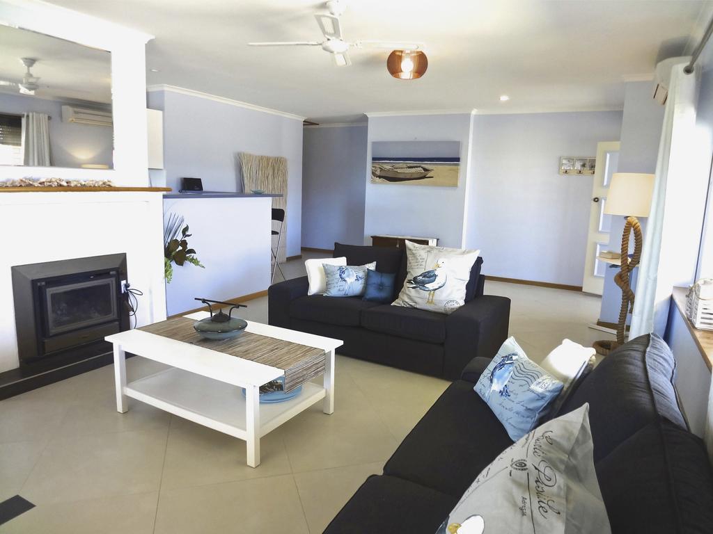 Salty Air Apartments Kingscote Kangaroo Island Szoba fotó